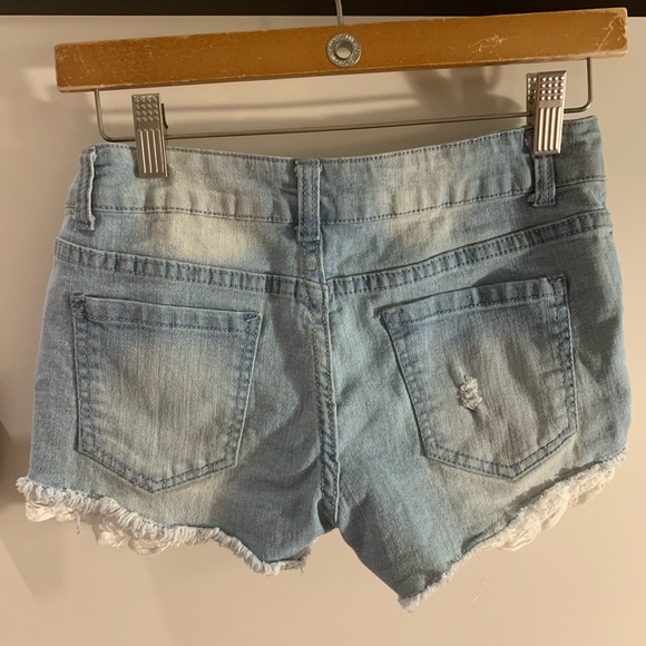 Lace detailed short - Picture 2 of 2